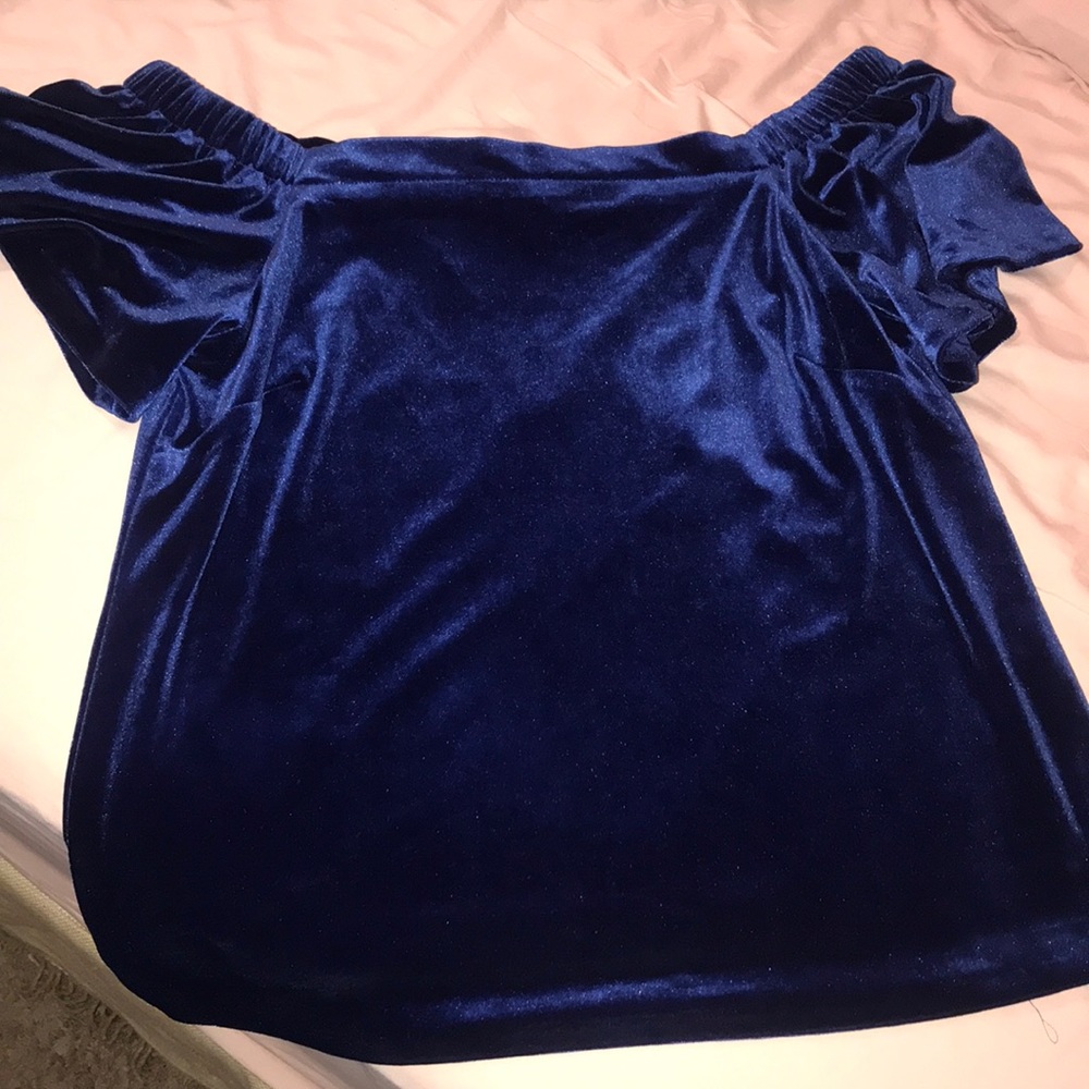 Off the shoulder, velvet top!